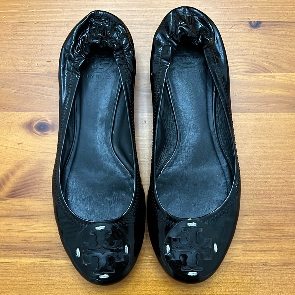 Excellent Tory Burch ballet flats. Shiny patent leather.